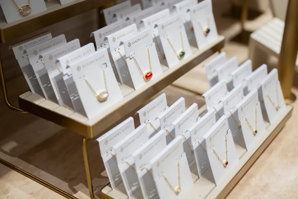 Kendra Gives Back: Mom Starts Here