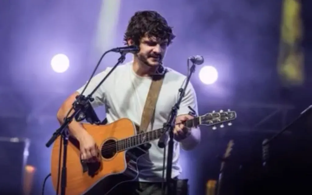 Dylan Performing