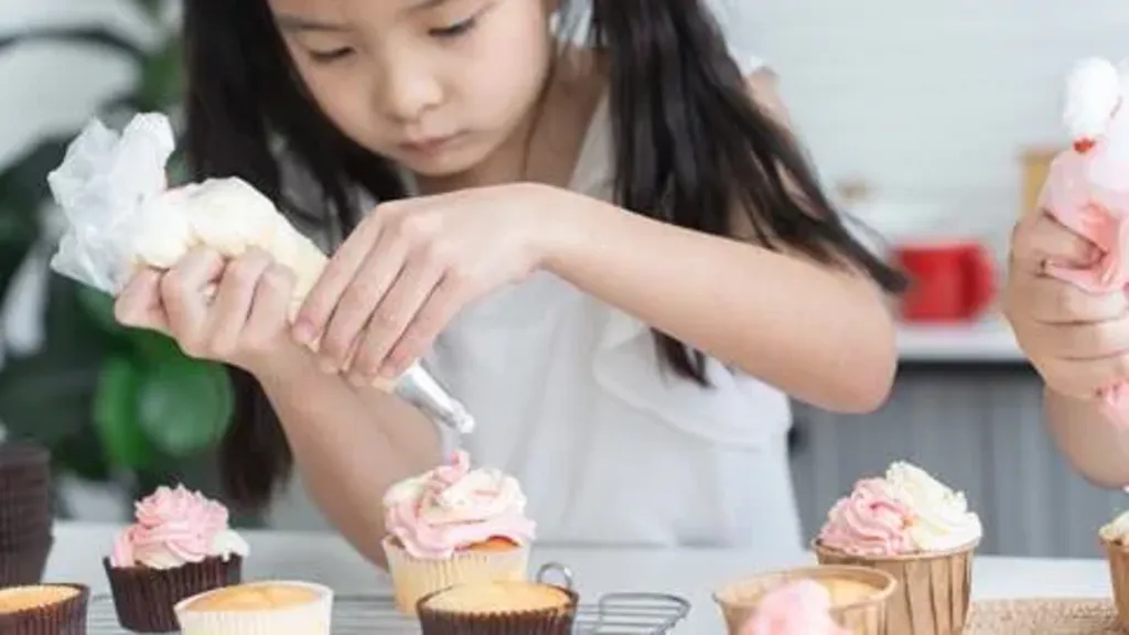 "Little Chefs" Culinary Series: Cupcake Decorating 101