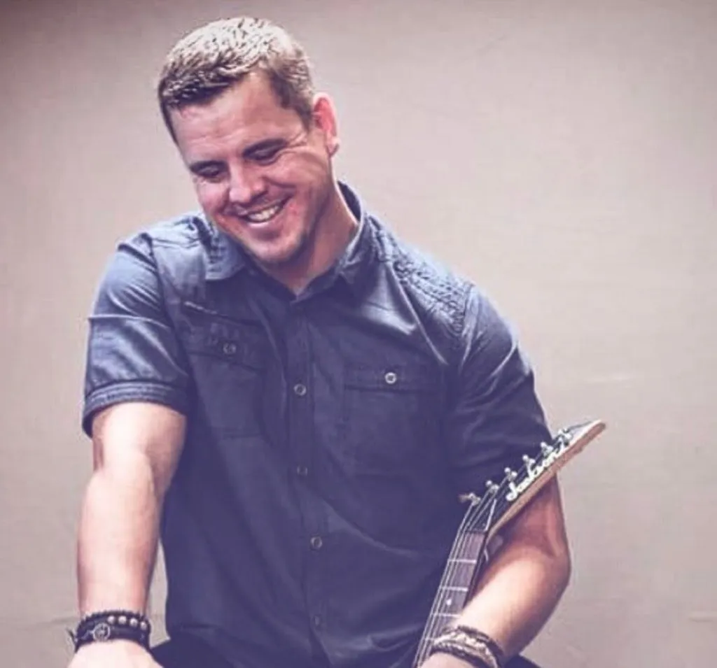 Josh Larsen Performing