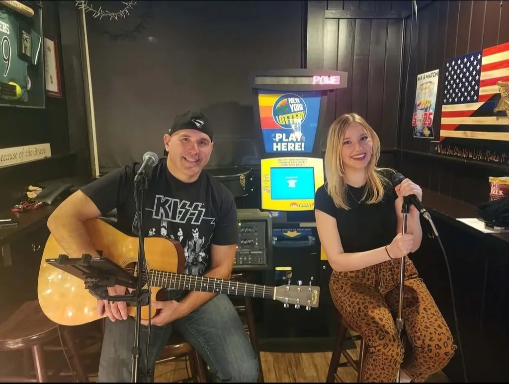 Lacey Allen Duo at Ravenswood Pub!