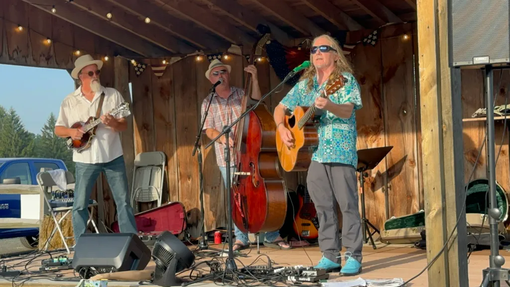 Concerts in the Courtyard: Mike McMann & the Underdawgz