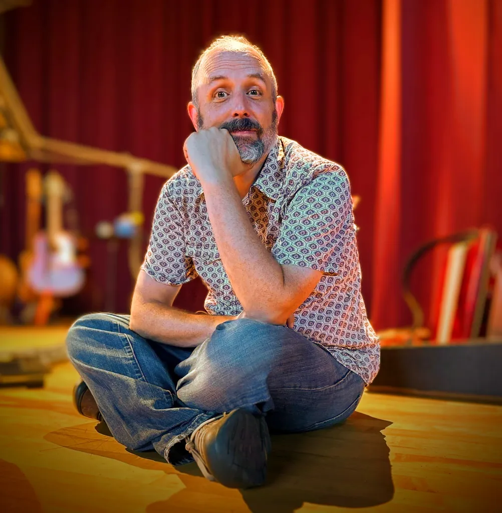 Concerts in the Courtyard: Phil Henry & the Newsfeed