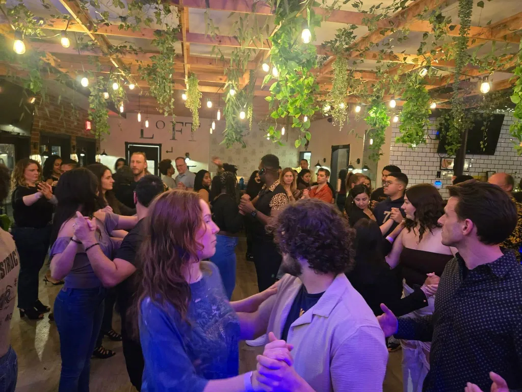 Salsa and Bachata Pop-Up Fridays (at Bar Vegan) 💃🏻
