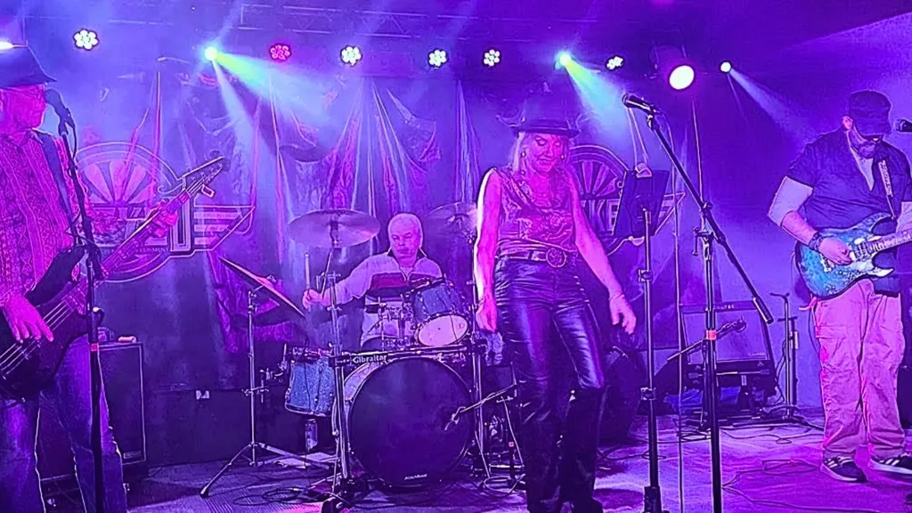 Live Music Saratoga Springs: Rubi Rose Duo at Artisanal Brew Works