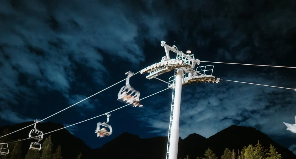 Full Moon Lift Rides