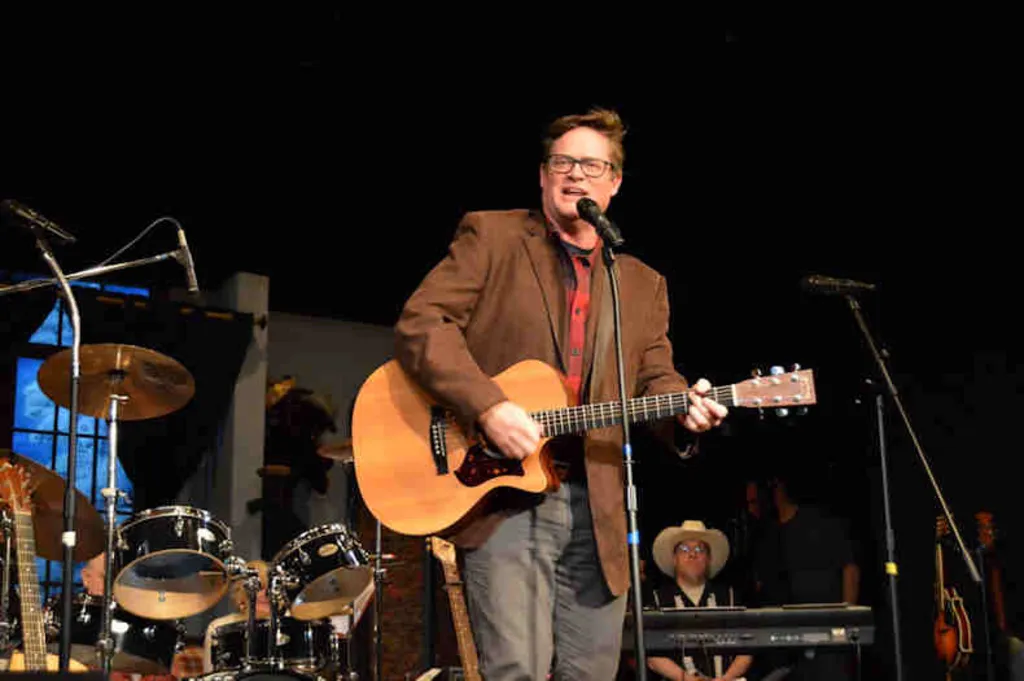 Don Lowe – Salon Stage