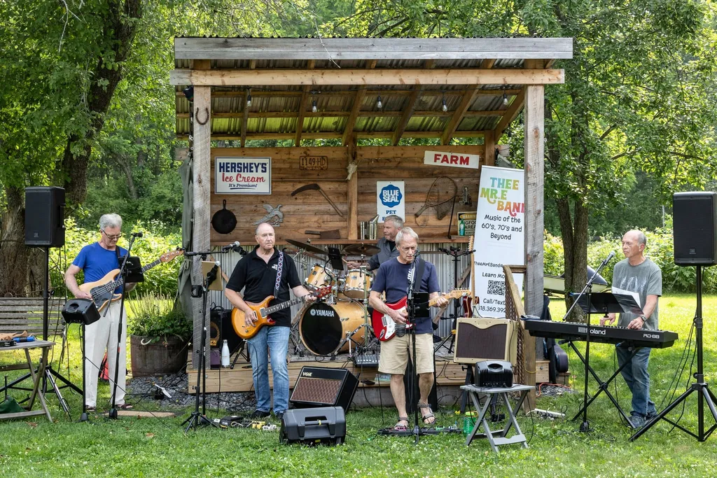 Thee Returns to the Albany Polish Community Center