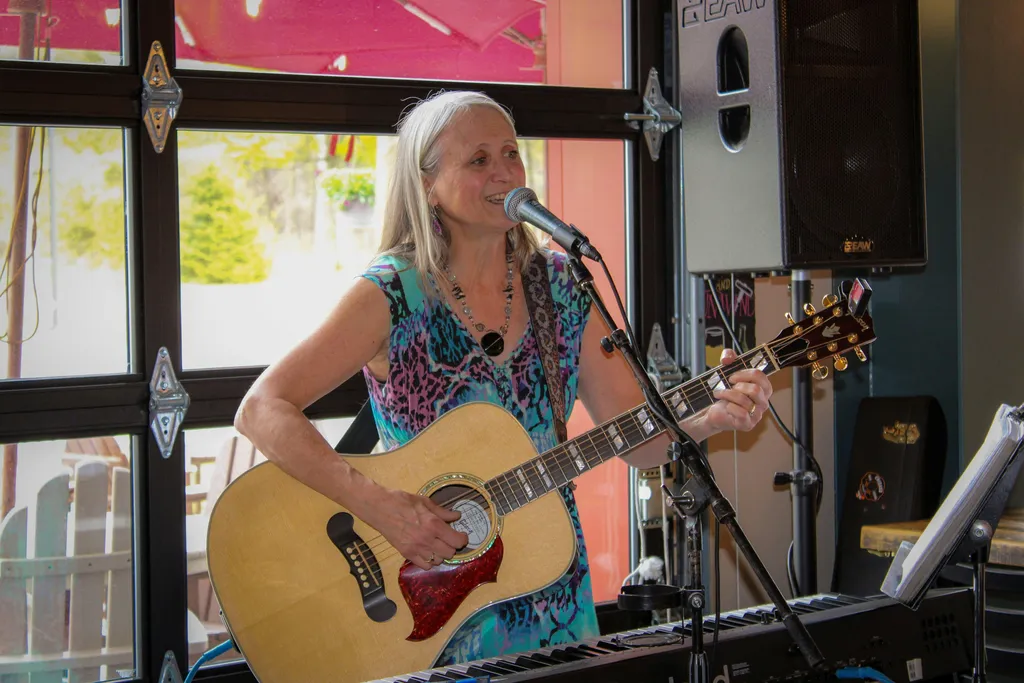 Live Music Series Featuring: Donna Britton Saturday July 4th