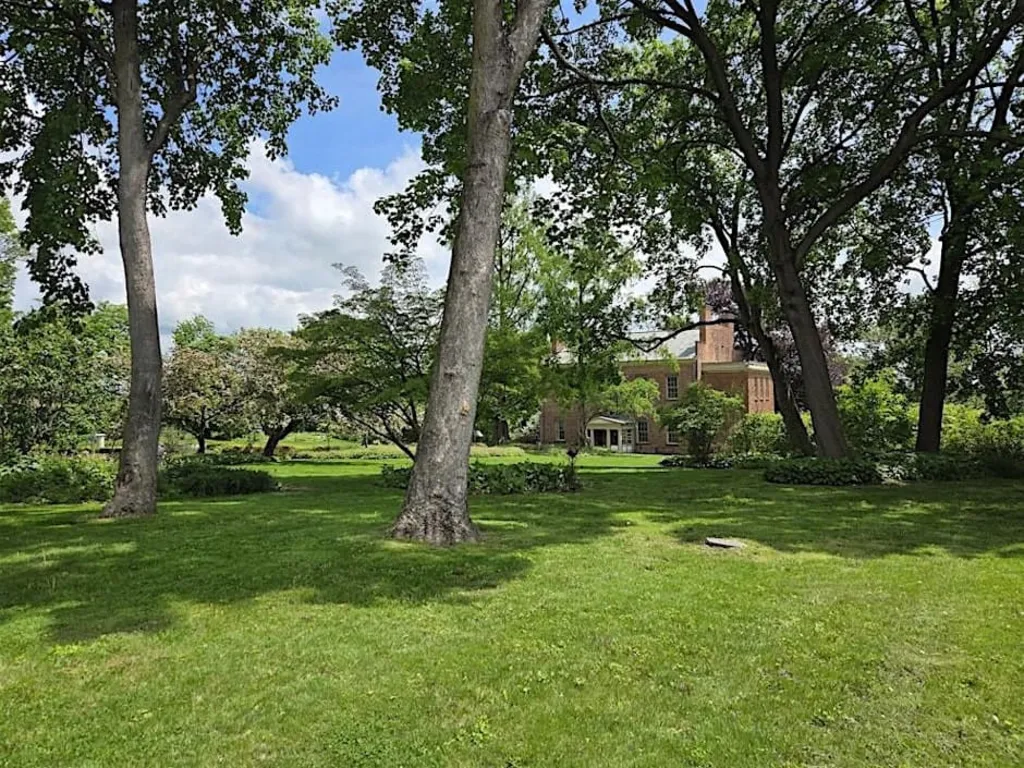 Hopeless Romantics: Poetry Workshop at Ten Broeck Mansion