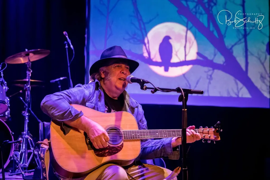 SHAKEY - An Evening of Neil Young Music solo