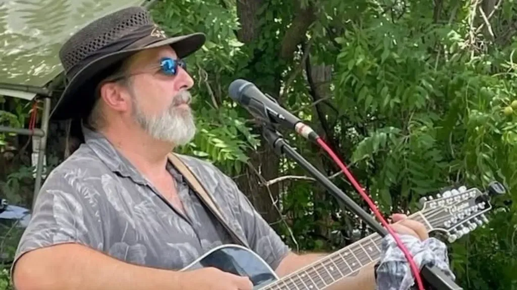 Live Music Saratoga Springs: Bret Scott at Artisanal Brew Works