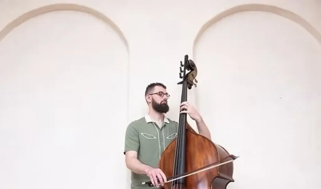 Nate Sabat: Bass Fiddler