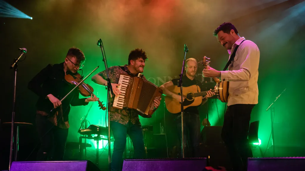 Dallahan — Live at Old Songs