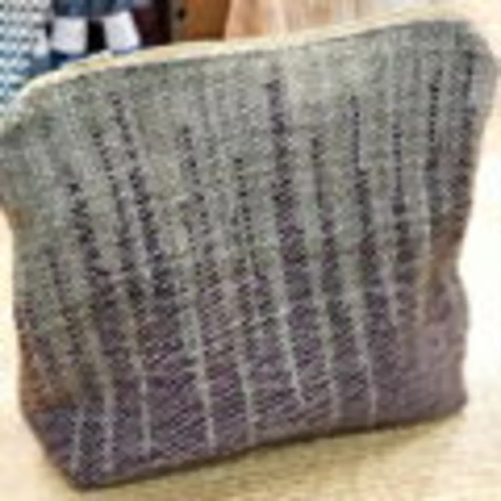 Make a Clasped Weft Zippered Purse using the Rigid Heddle Loom