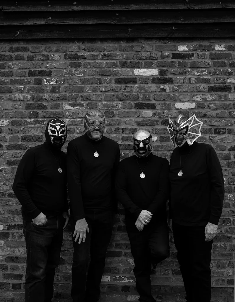 Los Straitjackets