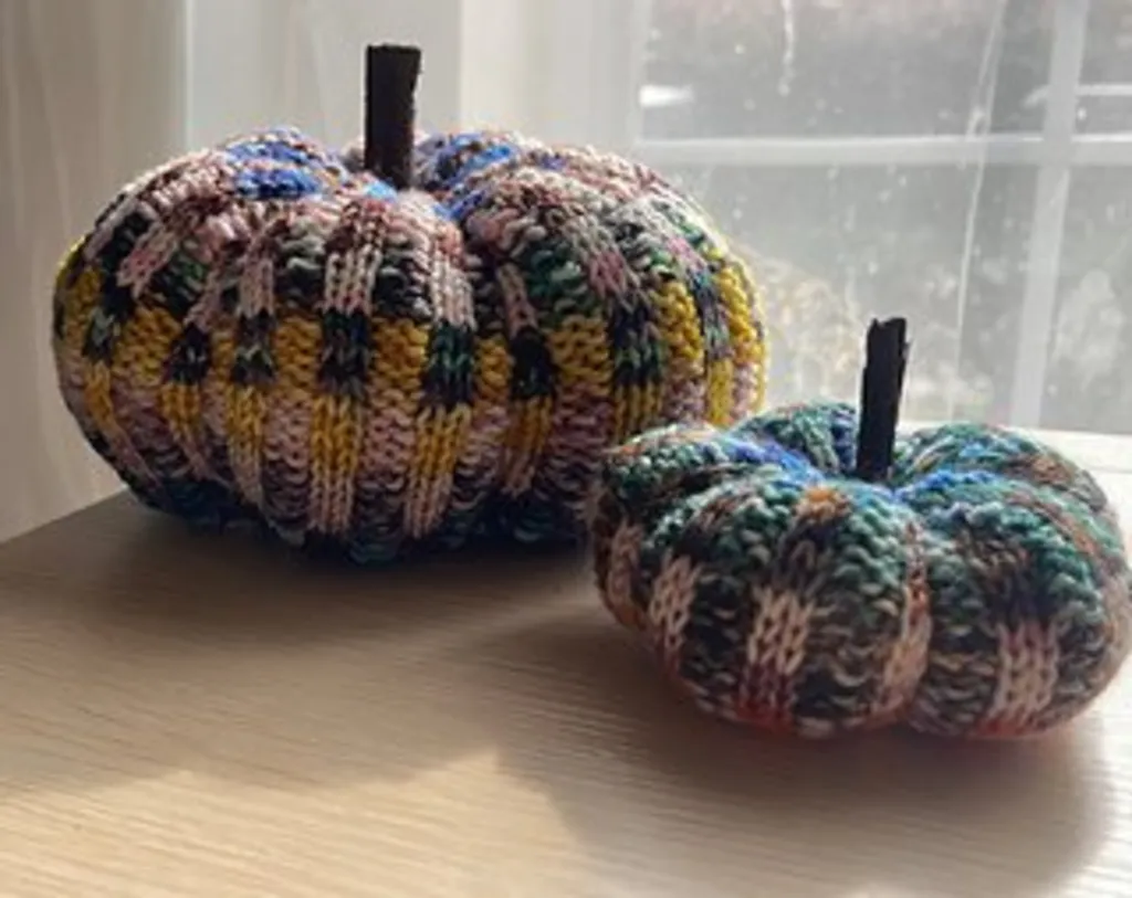 Knit Checkered Pumpkin
