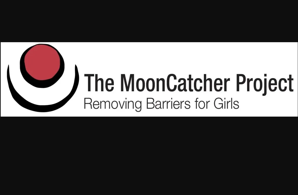 A MoonBee with The Mooncatchers Project