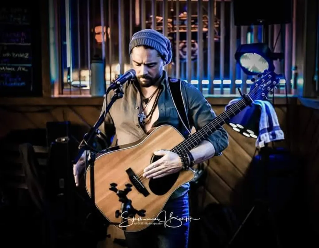 Live Music: Pat Decker