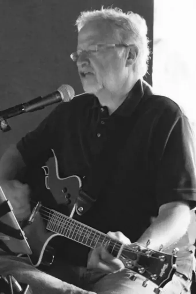 Live Music: Jeff Brisbin