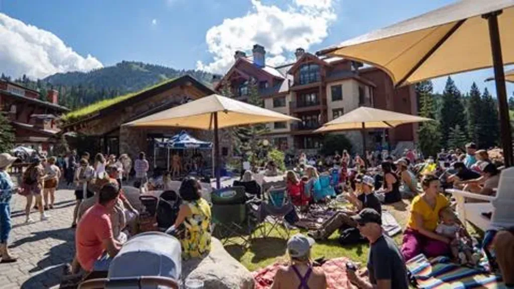 Sunday Live Music Series: Solitude Village