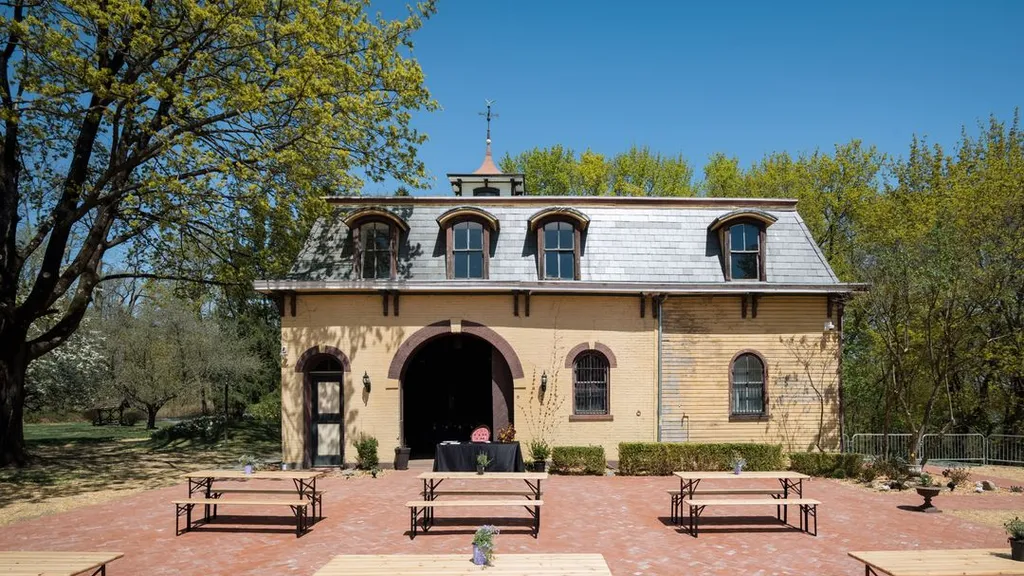 October 27: Line Dancing in the Carriage House