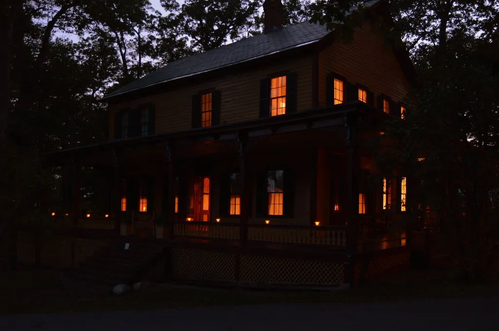 Lanternlight Victorian Mourning Tours