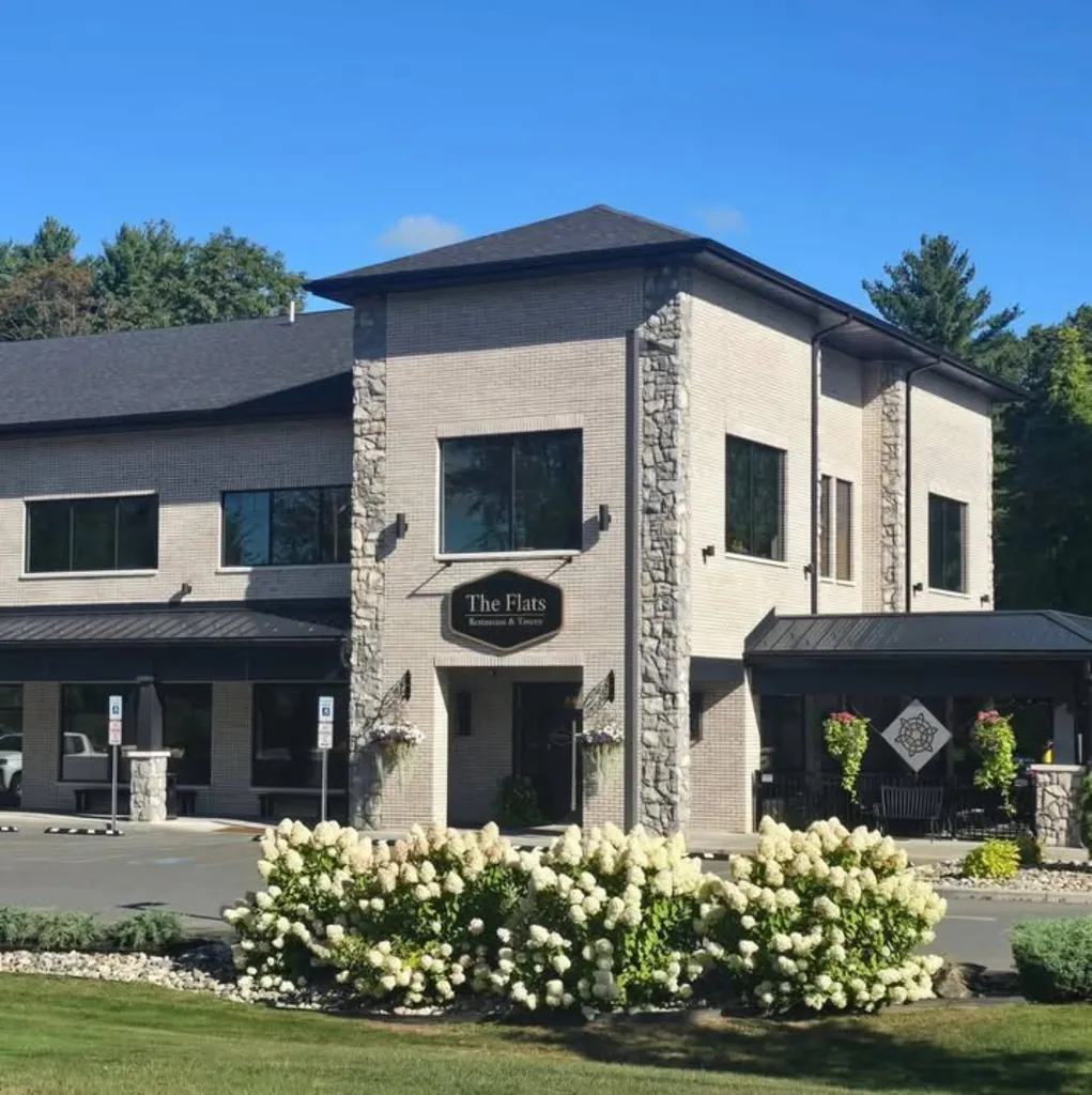 The Flats Restaurant & Tavern